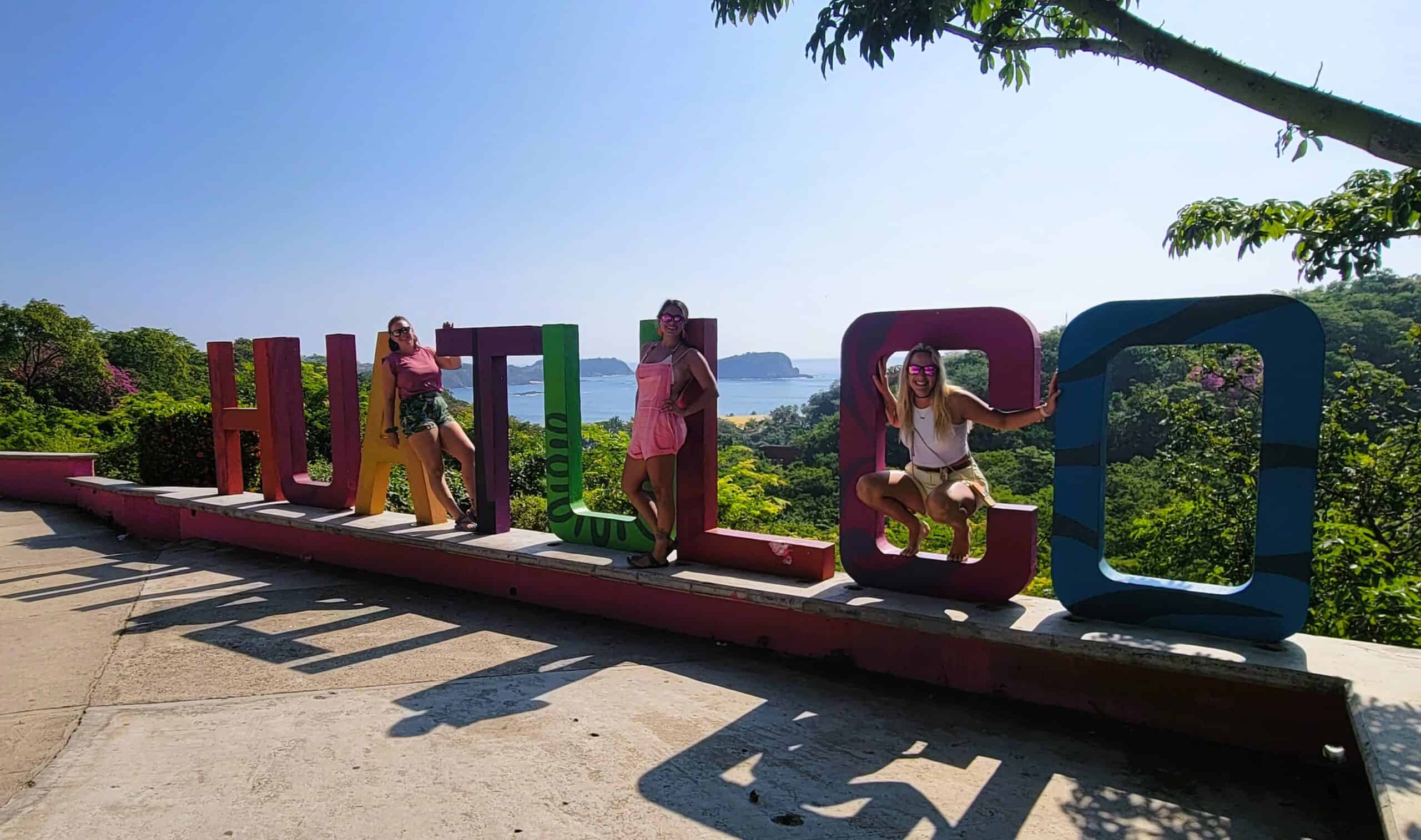 All the best tours in Huatulco include a stop to the pueblo magico letters!